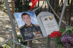 На городском кладбище открыли мемориальную доску Герою РФ  Александру Антонову